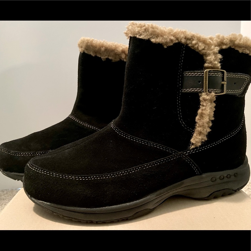BRAND NEW w/box Easy Spirit Woman’s “Estravels” Ankle Boots - SIZE 8 1/2 WIDE